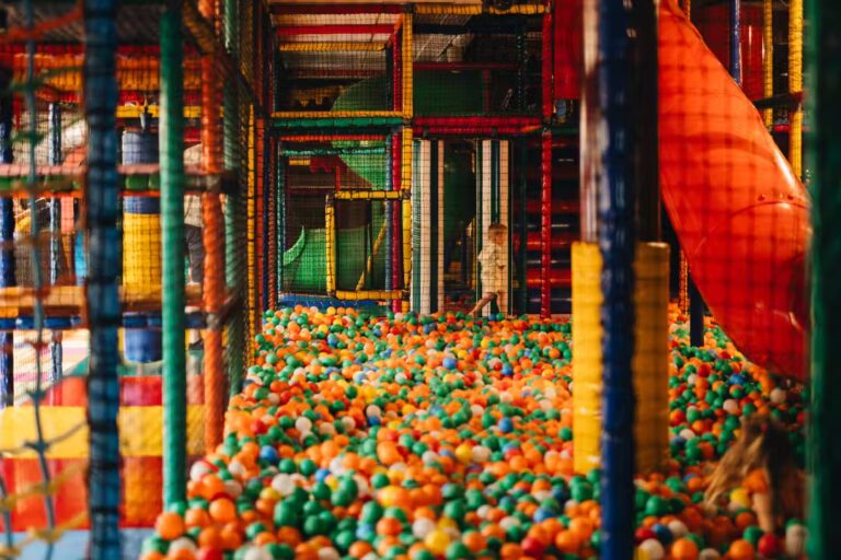 Vakantiepark Beerze Bulten Innenansicht Indoorspielplatz Baellebad 3ee703ba 465e 4cb7 9256 f19dff99c912 768x512