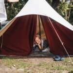 Vrijetijdspark Beerze Bulten Kind im Zelt auf dem Zeltplatz vom Campingplatz 150x150