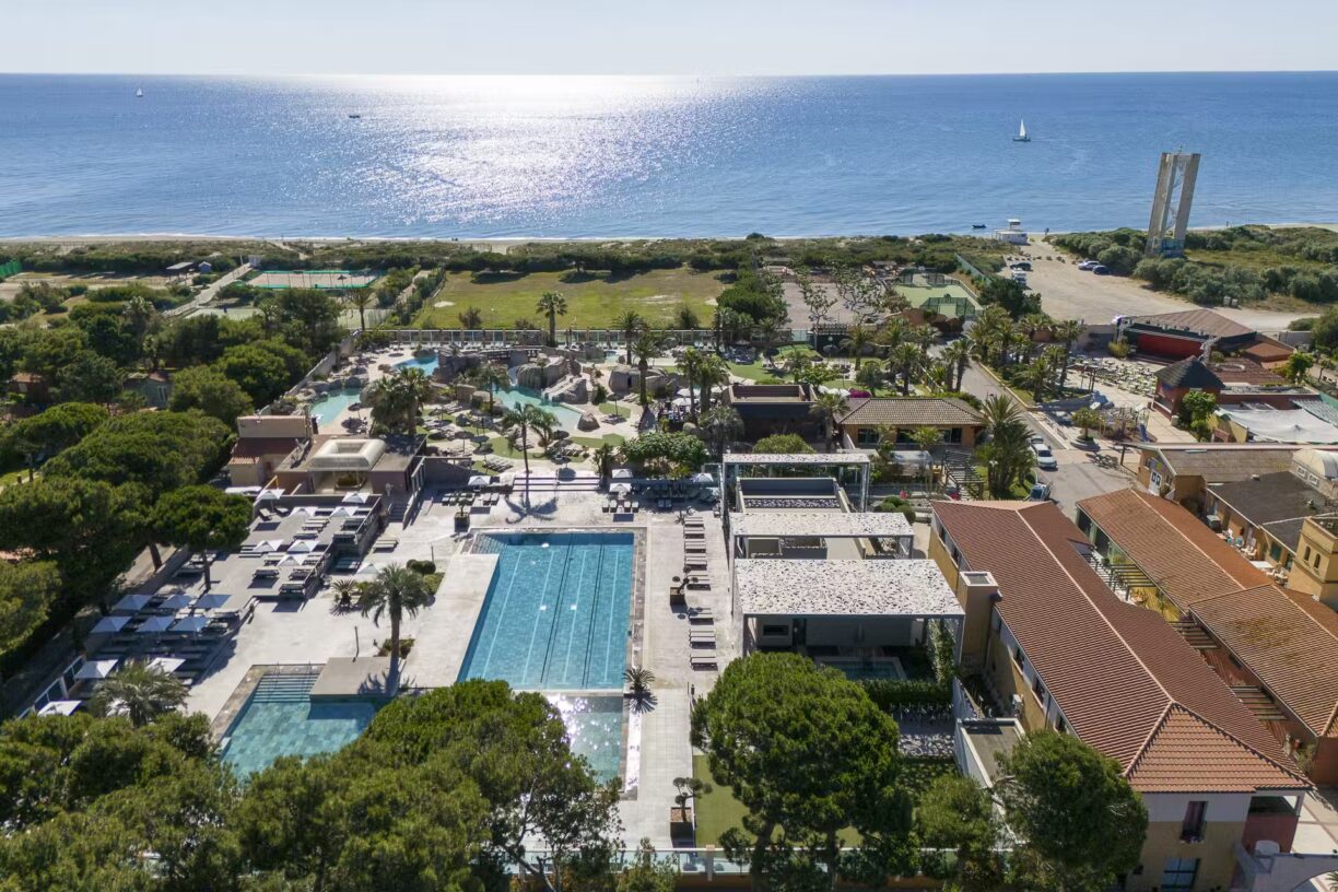 Yelloh Village Le Brasilia Luftaufnahme des Campingplatzes mit Freibad 0b1bcccf 95d7 4d42 b8e2 1d08cd429d66 1224x816