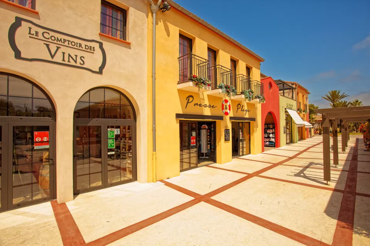 Yelloh Village Le Brasilia Shopping auf dem Campingplatz 1224x816