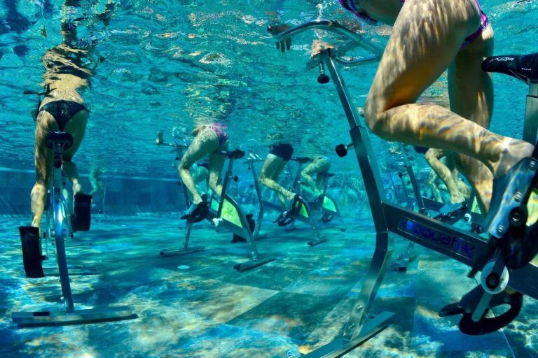 Yelloh Village Le Brasilia wassersportaktivitaeten am pool eb00ea04 1cbe 45a8 8957 ab104f665b98 768x512