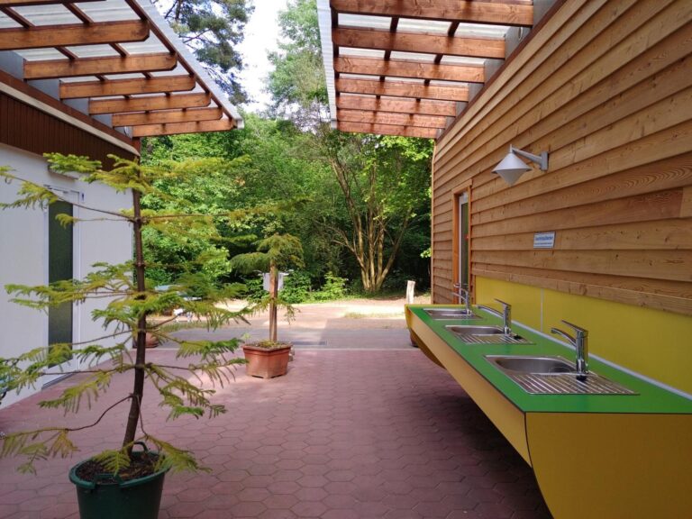 camping sani innenhof rotated 1 768x576