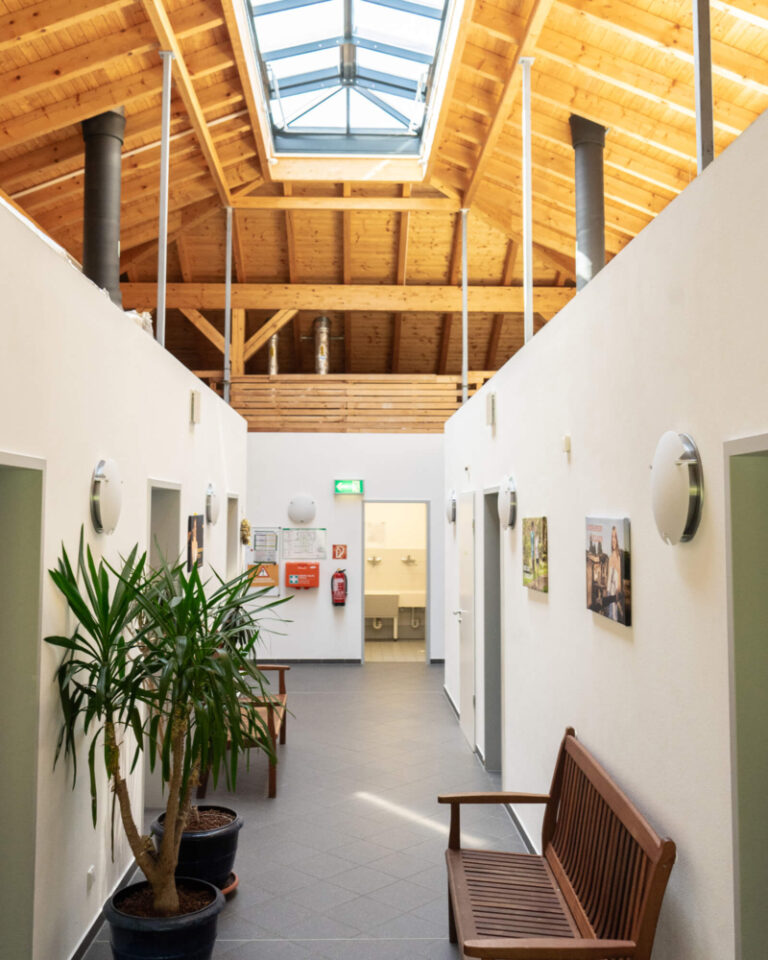 campingplatz sanitaergebaeude aufenthaltsraum trixi park zittauer gebirge 800x1000 1 768x960