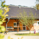 campingplatz sanitaergebaeude aussen waschplatz trixi park zittauer gebirge 800x1000 1 150x150