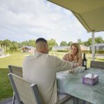 Camping De Leistert Gaeste auf der Terrasse ihres Mobilheims 138c2a26 a04c 4f3c 990f aac7379ad1a4 150x150