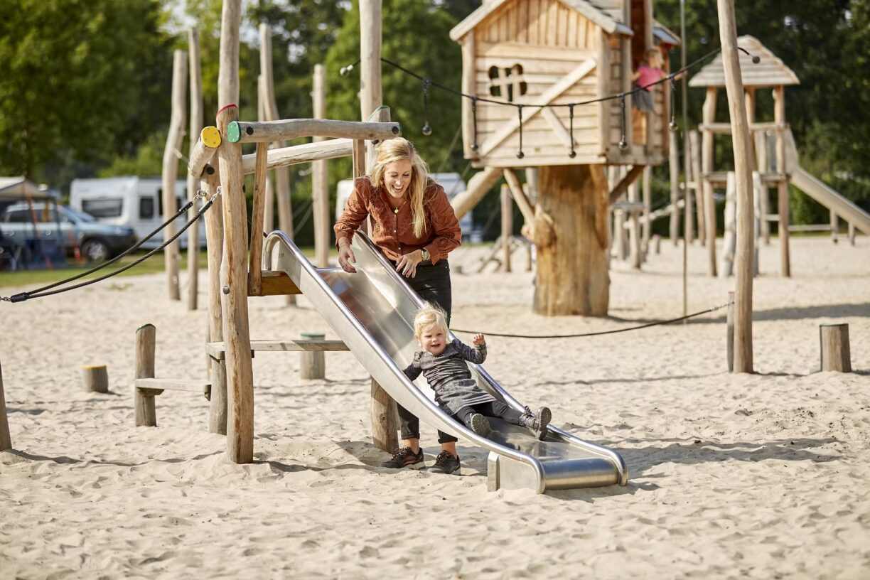 Camping De Leistert Kinderspielplatz mit Klettergeruest 22ab7a15 ae76 451a 9c7f 2661dbf8abb2 1224x816