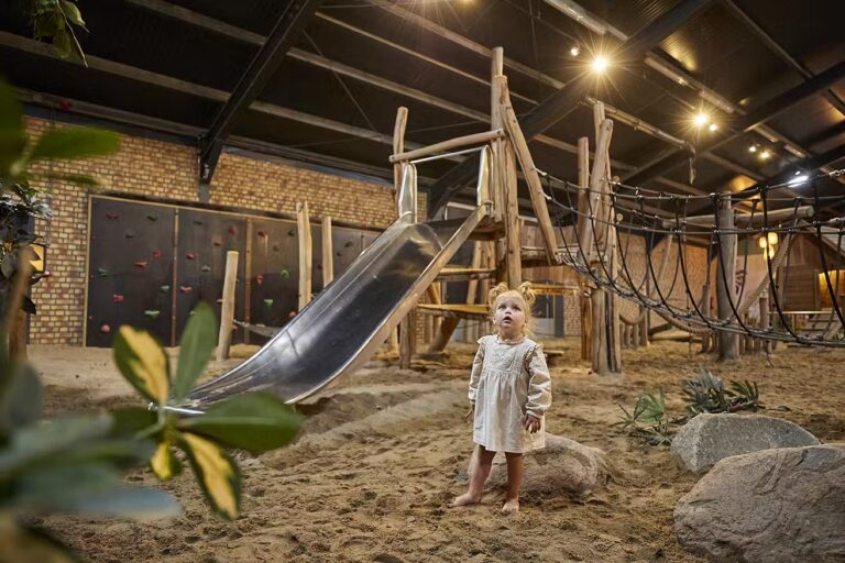 Camping De Leistert Spielplatz mit Klettergeruest auf dem Campingplatz 05fbdf1e 030a 4b7b b7be 178e74bb7f76 768x512