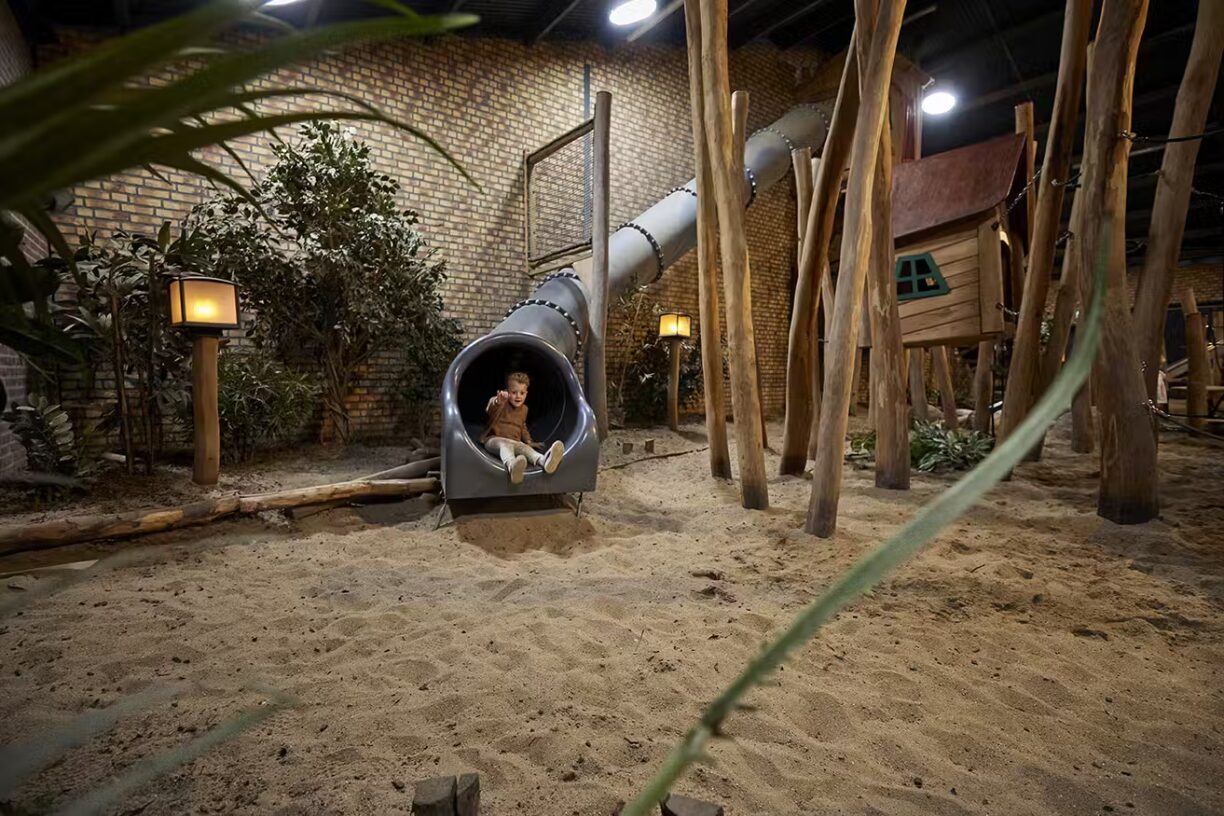 Camping De Leistert Spielplatz mit Klettergeruest auf dem Campingplatz 8d56c305 f4c8 4adf aa27 6ab81b536bd4 1224x816