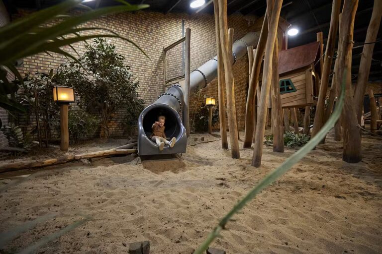 Camping De Leistert Spielplatz mit Klettergeruest auf dem Campingplatz 8d56c305 f4c8 4adf aa27 6ab81b536bd4 768x512