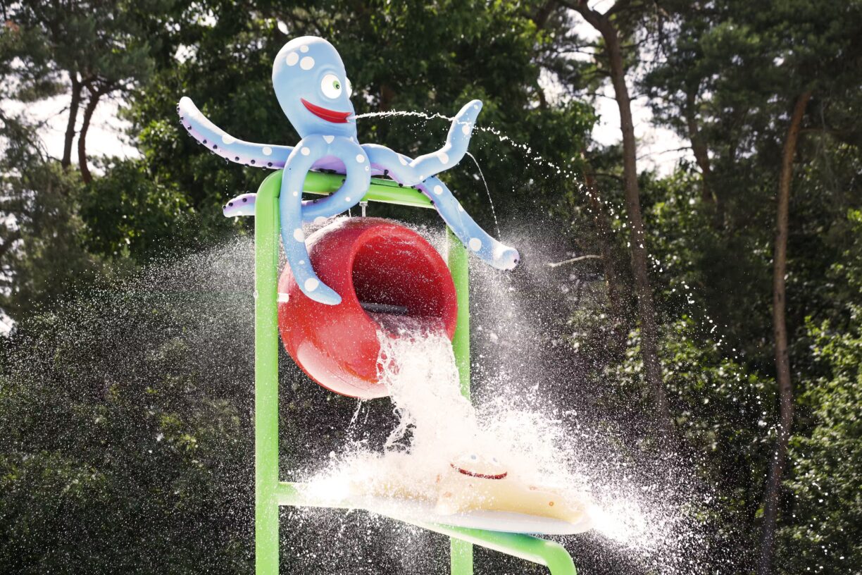 Camping De Paal Spielgeraete im Wasserpark 86eac164 f6e1 43fc b7af 2860fa88689a 1224x816