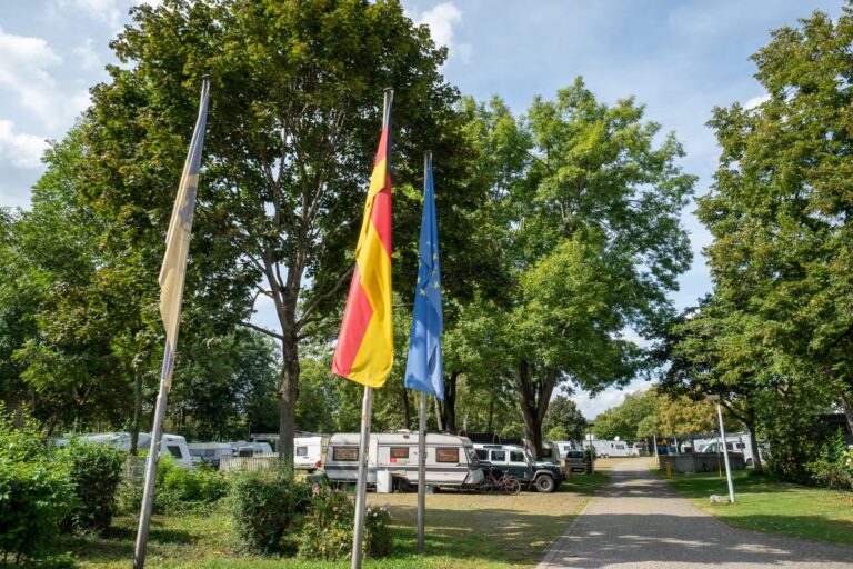 Campingplatz Cannstatter Wasen Einfahrt 768x512