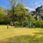 Capfun De Belten Familiecamping De Belten Kinder spielen Fussball auf der Wiese b5b3b9fa 6958 42a8 b0db 05001a4c9a3b 150x150
