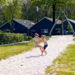Capfun De Belten Familiecamping De Belten Kinderspielplatz mit Seilbahn auf dem Campingplatz a9a2a4a5 3c57 47cc ba95 db1bb52f8910 150x150