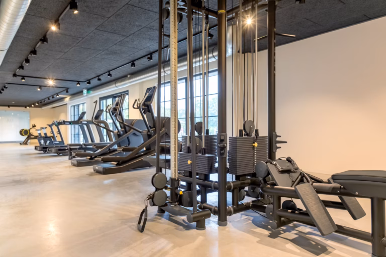 Vakantiepark De Twee Bruggen Innenansicht Fitnessstudio auf dem Campingplatz 86f84a0e 4bb9 4847 a2c1 3be037c623c9 768x512