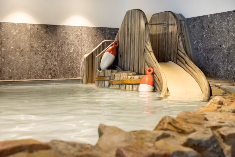 Vakantiepark De Twee Bruggen Innenansicht Kinderpool d218f995 5103 4df2 b63f c6b249c5ab0c 768x512