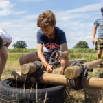 Vakantiepark De Twee Bruggen Kinder spielen mit Seilen und Holz af5c106b 53be 4cc0 ac72 f6bb1aea41da 150x150