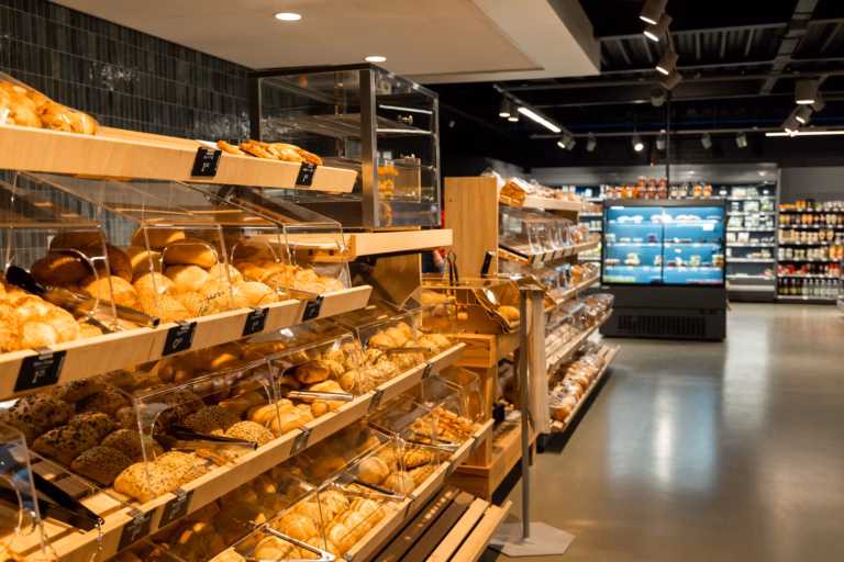 Vakantiepark De Twee Bruggen Shop mit frischen Backwaren 7eec414d 2dd2 4ca1 b943 542618555c13 768x512