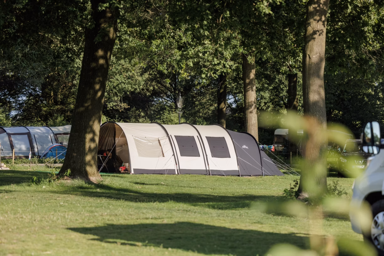 Vakantiepark De Twee Bruggen Standplaetze auf dem Campingplatz a7471606 a219 4881 b238 69de4b9bf222 1224x816