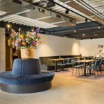 Vakantiepark De Twee Bruggen Tische und Stuehle im Gemeinschaftsbereich des Campingplatzes 413d7c89 3de8 4e5e 9bcb de8741bdd30e 150x150