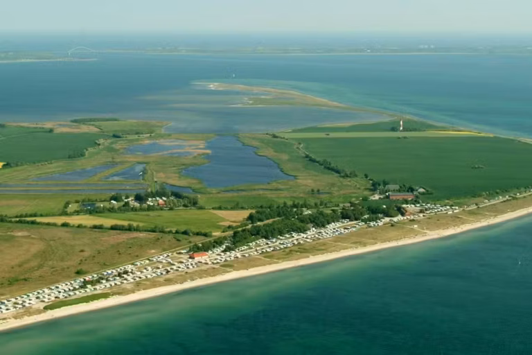Camping Fluegger Strand Panorama mit Leuchtturm 768x512