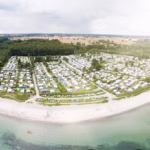 Ostsee Freizeitpark Booknis Blick auf Gelaende von dem Campingplatz an der Ostseekueste Luftaufnahme 150x150