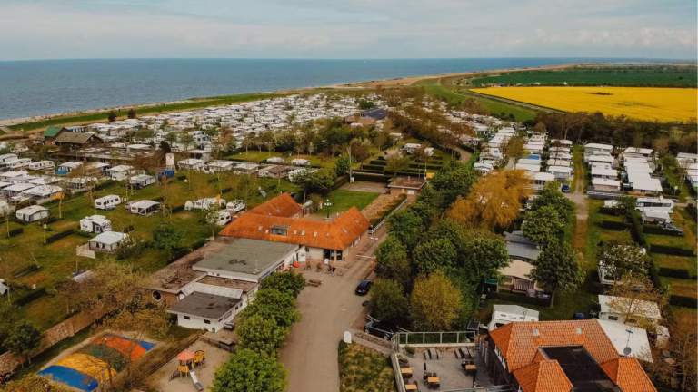 Strandcamping bersicht auf das gesamte Campingplatz Gelaende db4d9384 045e 4a9b b34f d777b313e7b3 768x432
