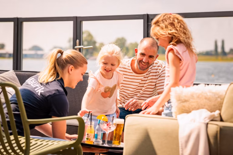 Vakantiepark Eiland van Maurik Beach Bar auf dem Campingplatz 8d414136 6af2 4d08 b909 4fdd159324d7 768x512