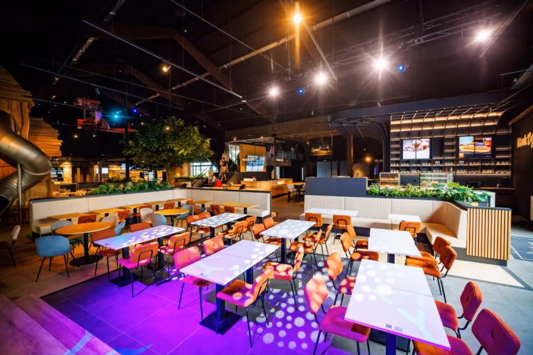 Vakantiepark Eiland van Maurik Entertainment Center auf dem Campingplatz dc2e304e 3ee8 4ca3 8eb9 578ca596b32c 768x512