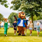 Vakantiepark Eiland van Maurik Kinderanimation mit Maskottchen auf dem Campingplatz bbfe85ed 9fbe 4547 9f3d 78b1e6a590f5 150x150