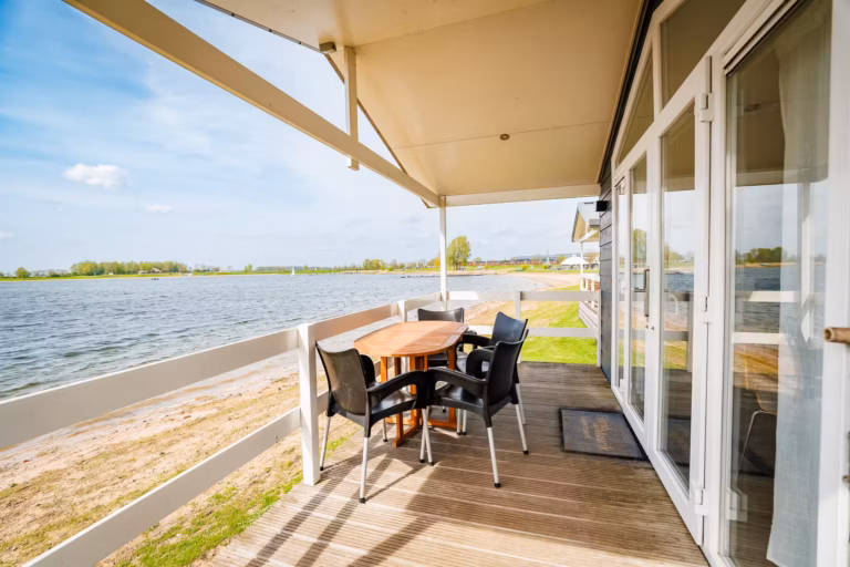 Vakantiepark Eiland van Maurik Mobilheim mit Terrasse auf dem Campingplatz bf381dbf 7b63 4e04 9d57 671533d038a1 768x512
