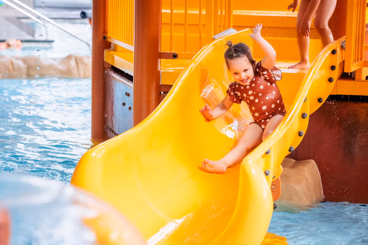 Vakantiepark Eiland van Maurik Wasserspielplatz im Hallenbad des Campingplatzes a91af0d8 a74f 4648 b0ba 74b47c832f27 1224x816