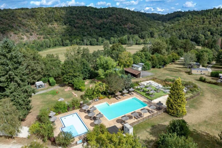 Camping Les Gorges Du Chambon - Bild 1 Camping Les Gorges Du Chambon - Bild 1