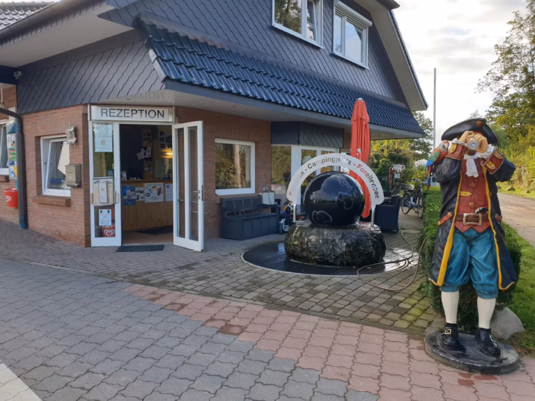 Familien Campingplatz Forellensee Cafe 768x576