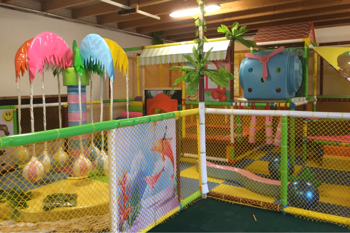 Familien Campingplatz Forellensee Indoor Spielplatz vom Campingplatz 1224x816