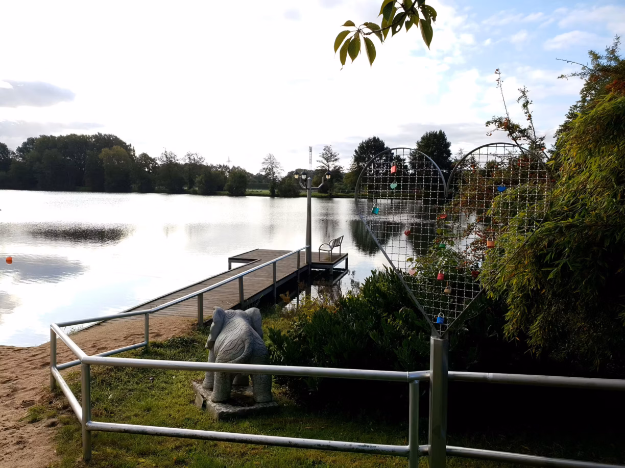 Familien Campingplatz Forellensee Steg 1224x918