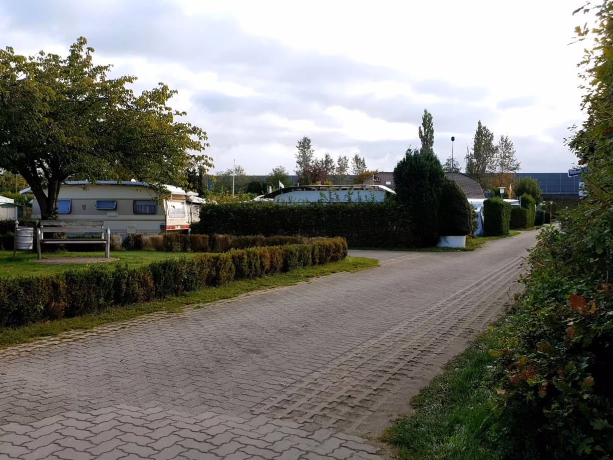Familien Campingplatz Forellensee Stellplatz 1224x918