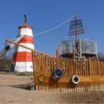 Familien Campingplatz Forellensee spielende Kinder auf dem Spielplatz vom Campingplatz 150x150