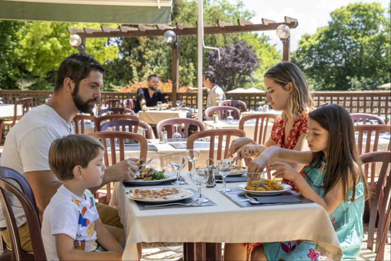 Romanée - Les Grottes De Roffy - Bild 8